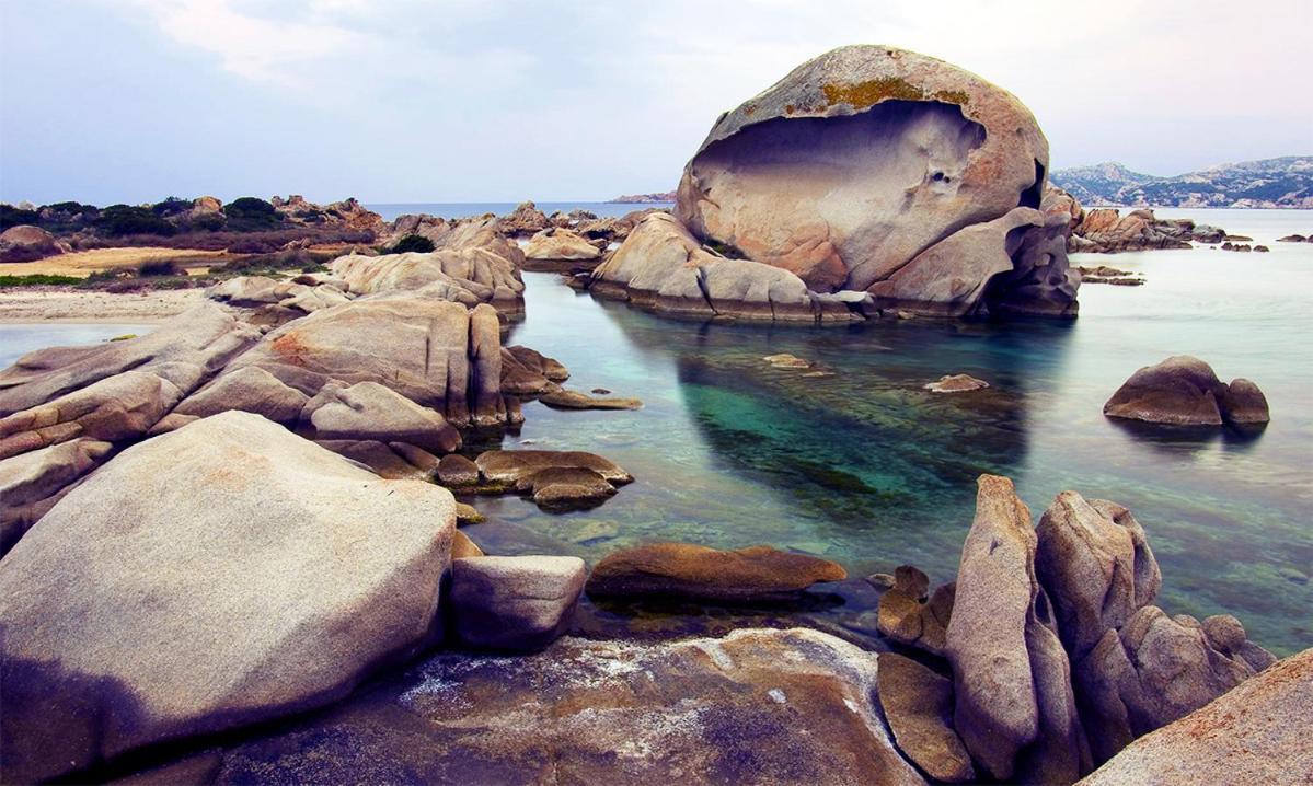 Appartamenti In Residence Cala Chiesa Ла-Маддалена Экстерьер фото